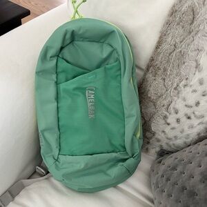 CamelBak Arete Sling 8